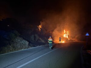 Incendio lungo la Bosa-Montresta: intervento dei Barracelli
